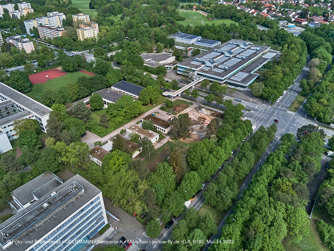14.05.2022 - Luftbilder von der Baustelle Haus für Kinder in Neuperlach